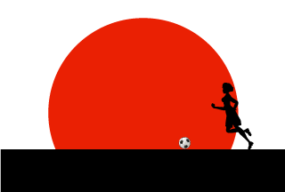 太陽バックに練習する女子サッカー選手